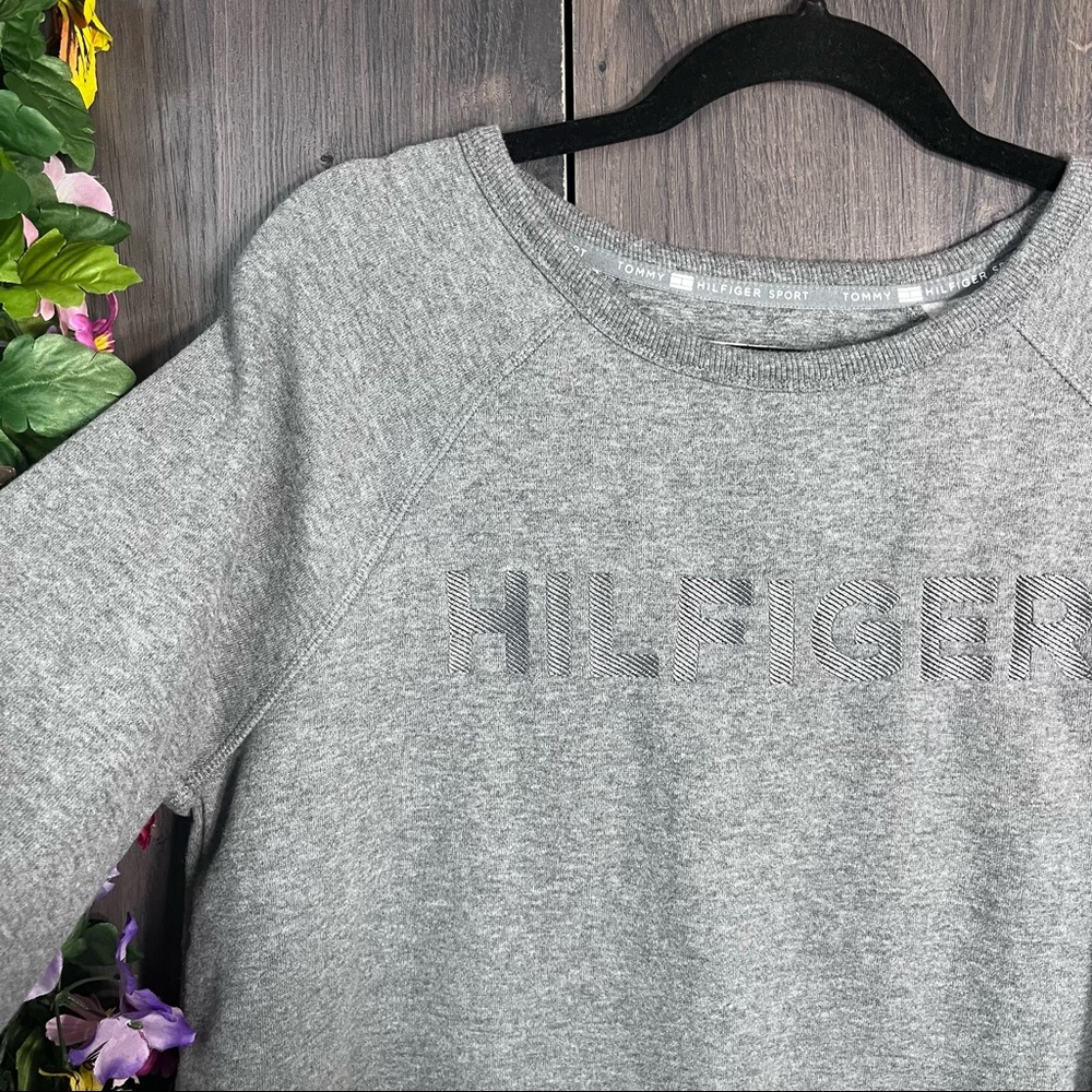 +💙2/$40💙NWOT Tommy Hilfiger Sport Grey Crew Neck Pullover Sweater Size Large - Picture 4 of 16